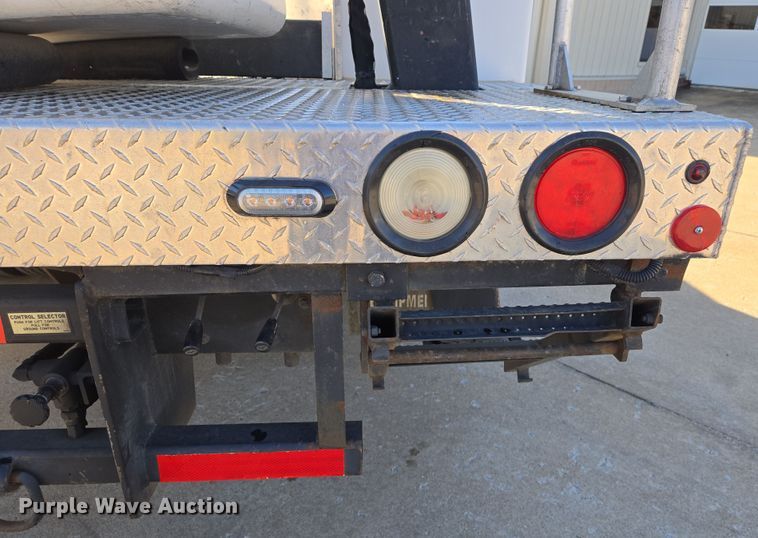 image for item DS5355 2010 Ford F550 Super Duty XLT bucket truck