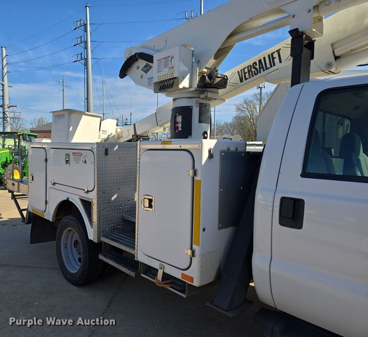 image for item DS5355 2010 Ford F550 Super Duty XLT bucket truck