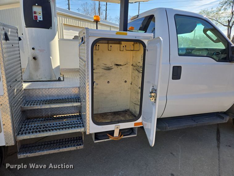 image for item DS5355 2010 Ford F550 Super Duty XLT bucket truck