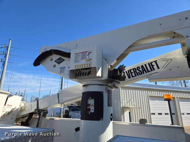 image for item DS5355 2010 Ford F550 Super Duty XLT bucket truck