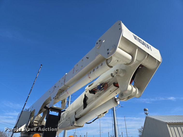 image for item DS5355 2010 Ford F550 Super Duty XLT bucket truck