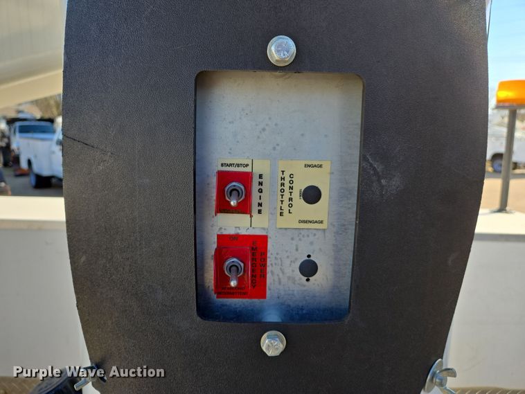 image for item DS5355 2010 Ford F550 Super Duty XLT bucket truck