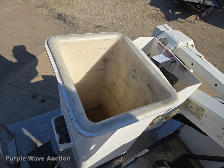 image for item DS5355 2010 Ford F550 Super Duty XLT bucket truck