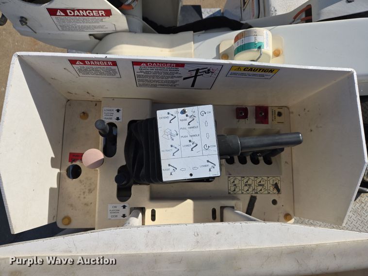 image for item DS5355 2010 Ford F550 Super Duty XLT bucket truck