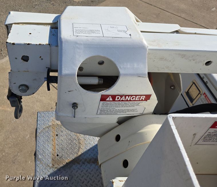 image for item DS5355 2010 Ford F550 Super Duty XLT bucket truck