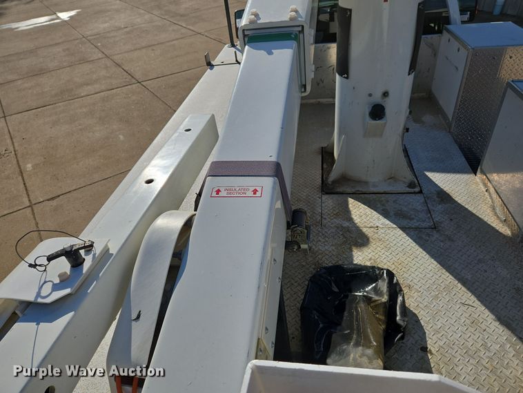 image for item DS5355 2010 Ford F550 Super Duty XLT bucket truck