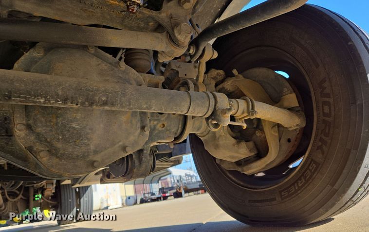 image for item DS5355 2010 Ford F550 Super Duty XLT bucket truck