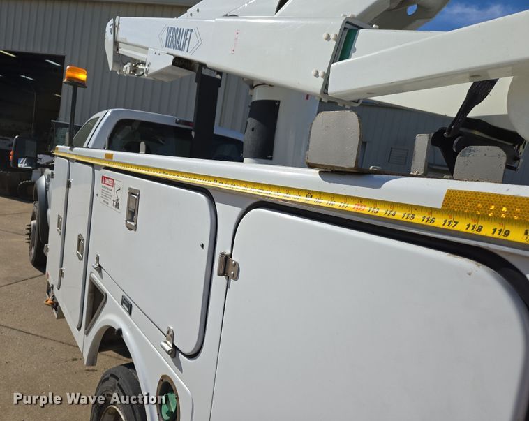 image for item DS5355 2010 Ford F550 Super Duty XLT bucket truck