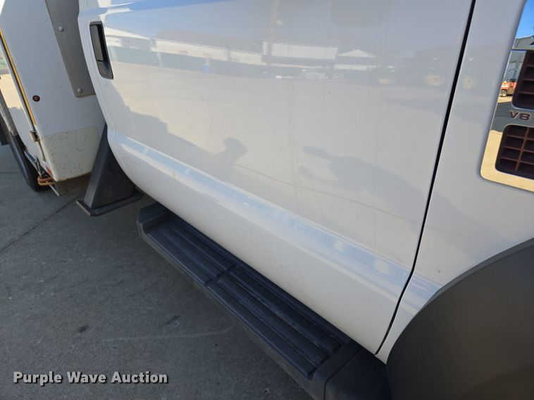 image for item DS5355 2010 Ford F550 Super Duty XLT bucket truck