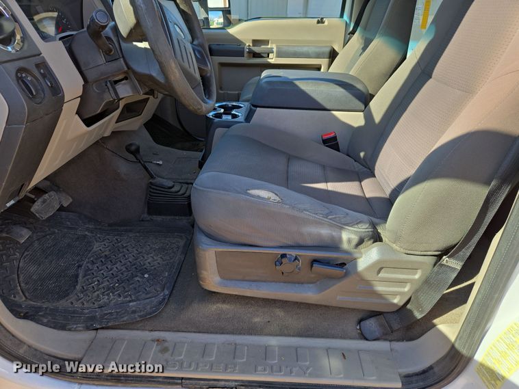 image for item DS5355 2010 Ford F550 Super Duty XLT bucket truck