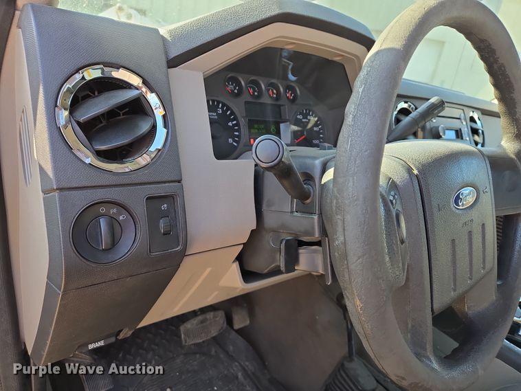 image for item DS5355 2010 Ford F550 Super Duty XLT bucket truck