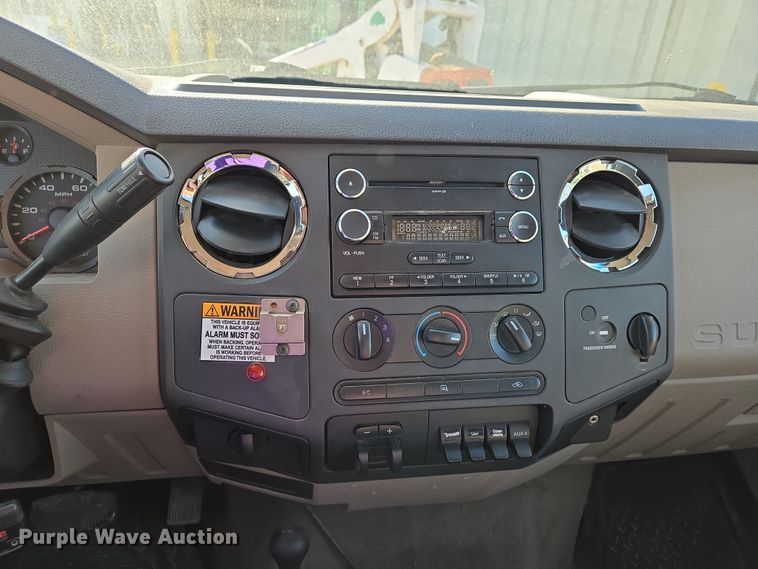 image for item DS5355 2010 Ford F550 Super Duty XLT bucket truck