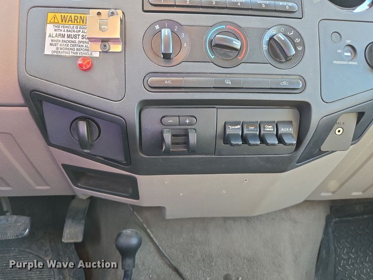 image for item DS5355 2010 Ford F550 Super Duty XLT bucket truck