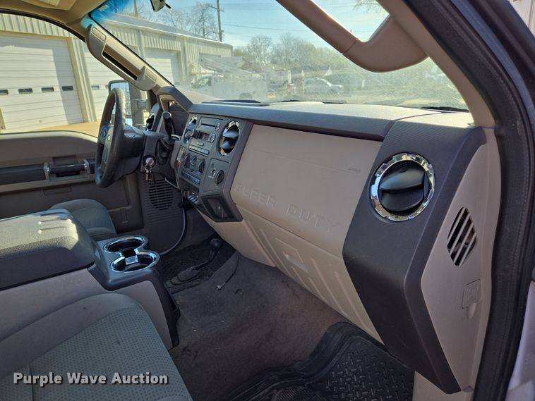 image for item DS5355 2010 Ford F550 Super Duty XLT bucket truck