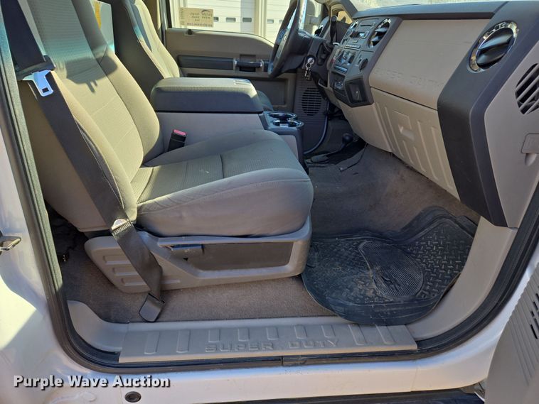 image for item DS5355 2010 Ford F550 Super Duty XLT bucket truck