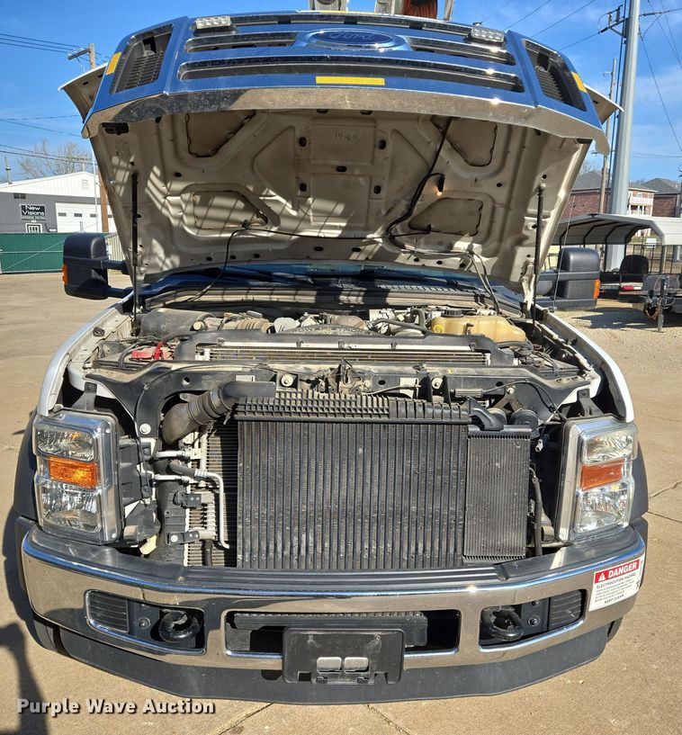 image for item DS5355 2010 Ford F550 Super Duty XLT bucket truck