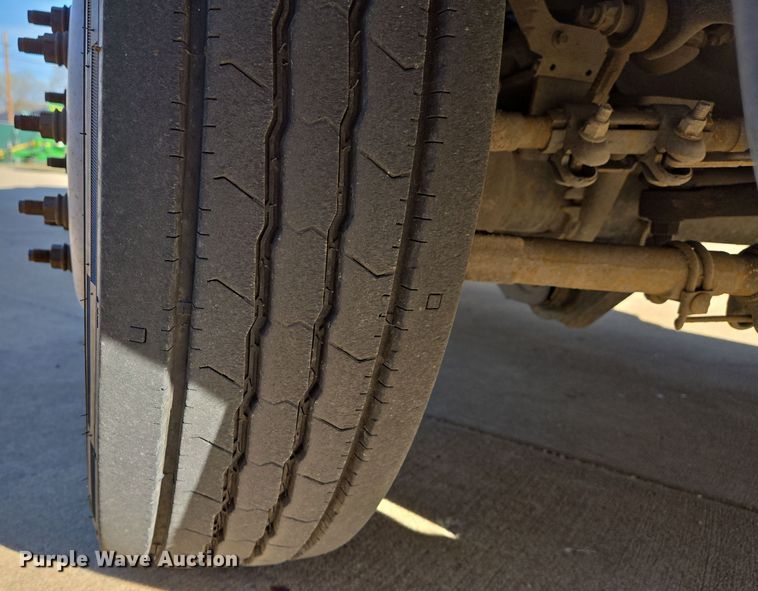 image for item DS5355 2010 Ford F550 Super Duty XLT bucket truck