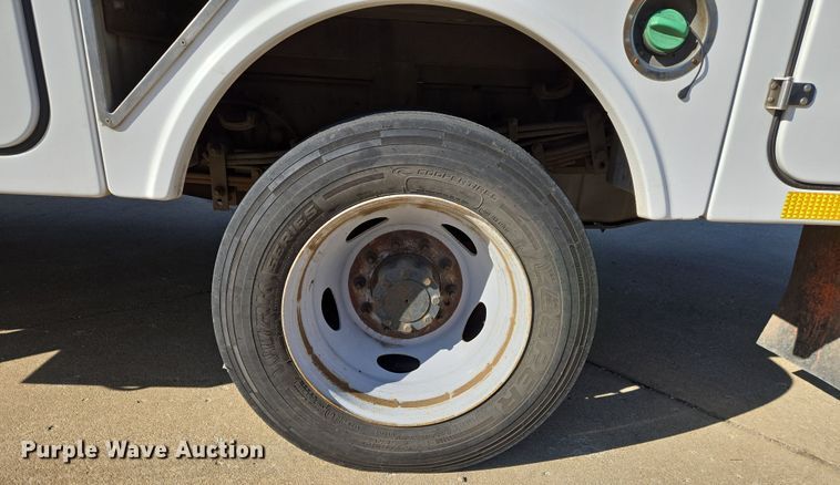 image for item DS5355 2010 Ford F550 Super Duty XLT bucket truck