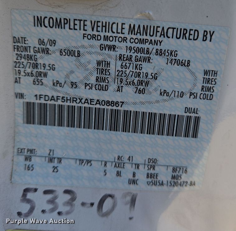 image for item DS5355 2010 Ford F550 Super Duty XLT bucket truck