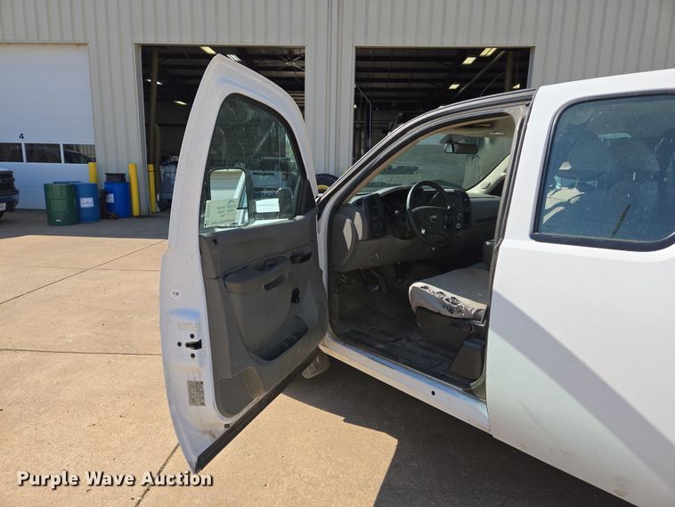 image for item DS5357 2011 Chevrolet Silverado 1500 Ext. Cab pickup truck