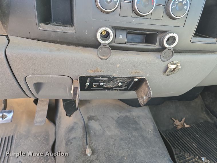 image for item DS5357 2011 Chevrolet Silverado 1500 Ext. Cab pickup truck