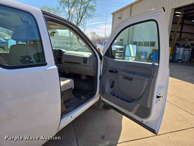 image for item DS5357 2011 Chevrolet Silverado 1500 Ext. Cab pickup truck