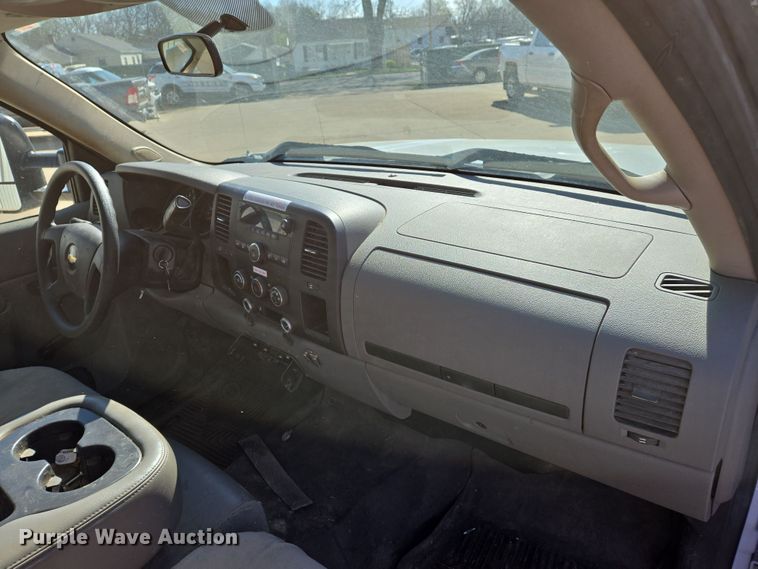 image for item DS5357 2011 Chevrolet Silverado 1500 Ext. Cab pickup truck