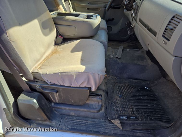 image for item DS5357 2011 Chevrolet Silverado 1500 Ext. Cab pickup truck