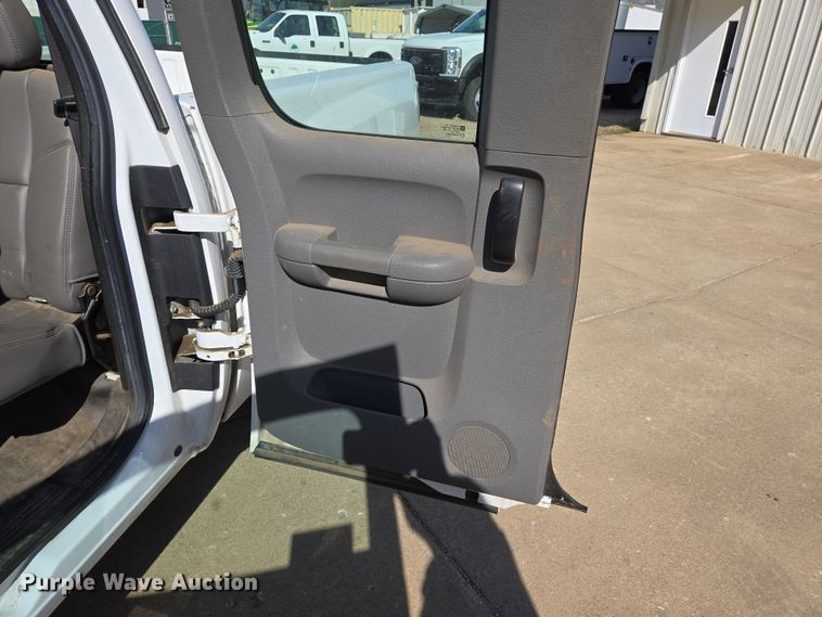 image for item DS5357 2011 Chevrolet Silverado 1500 Ext. Cab pickup truck