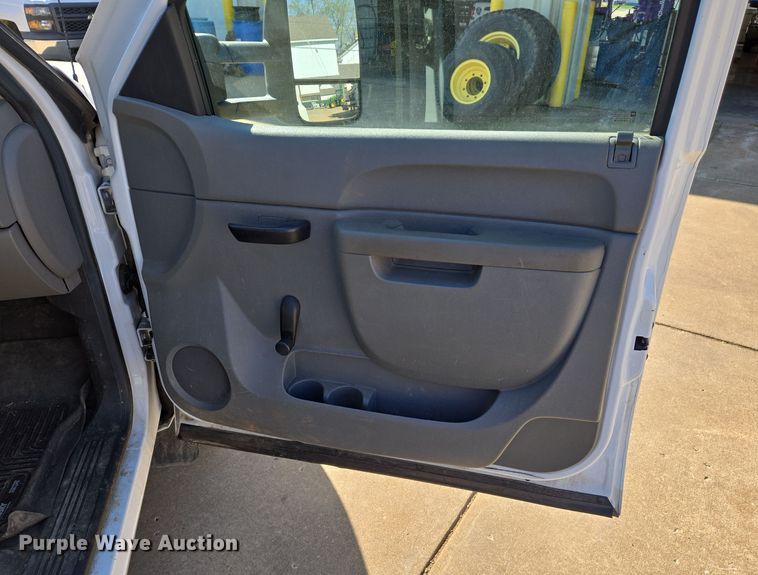 image for item DS5357 2011 Chevrolet Silverado 1500 Ext. Cab pickup truck