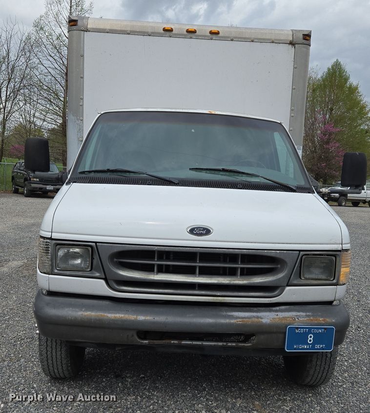 image for item DS5364 2000 Ford E350 Super Duty box truck