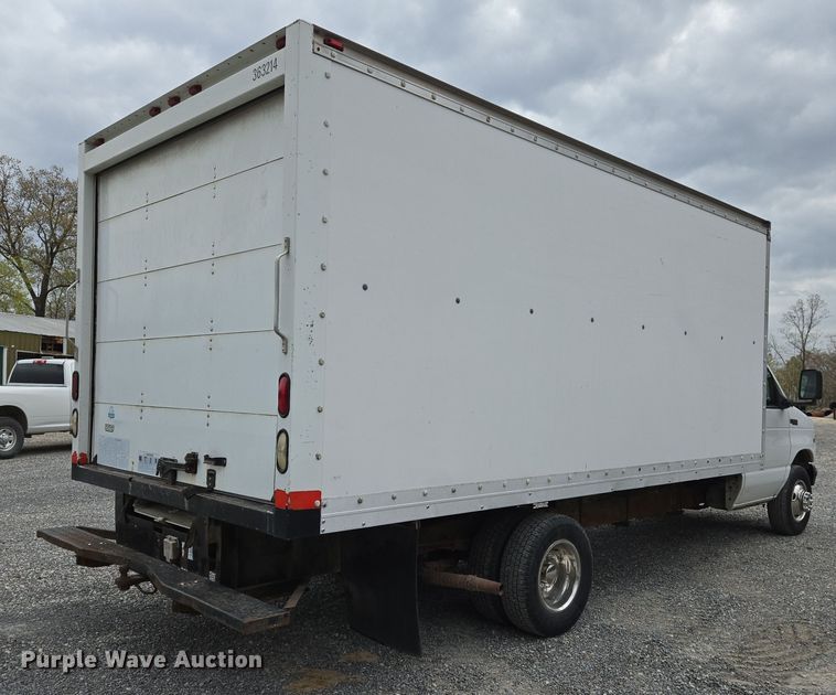 image for item DS5364 2000 Ford E350 Super Duty box truck