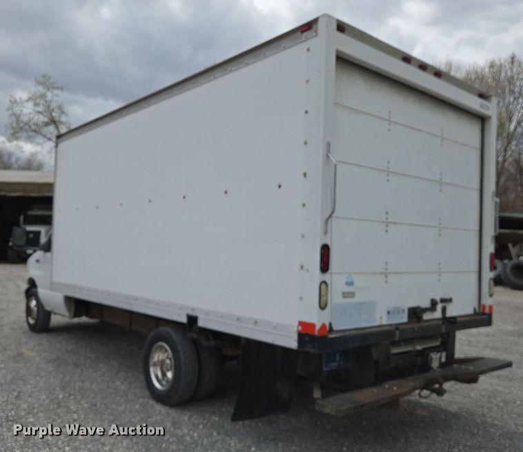 image for item DS5364 2000 Ford E350 Super Duty box truck