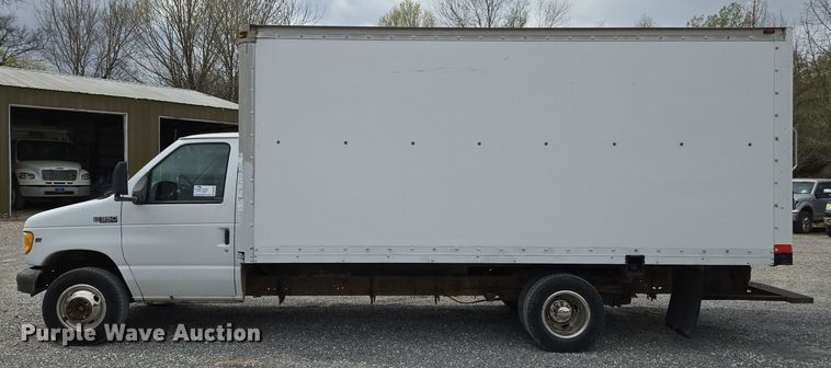 image for item DS5364 2000 Ford E350 Super Duty box truck