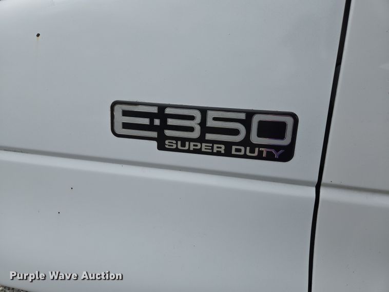 image for item DS5364 2000 Ford E350 Super Duty box truck