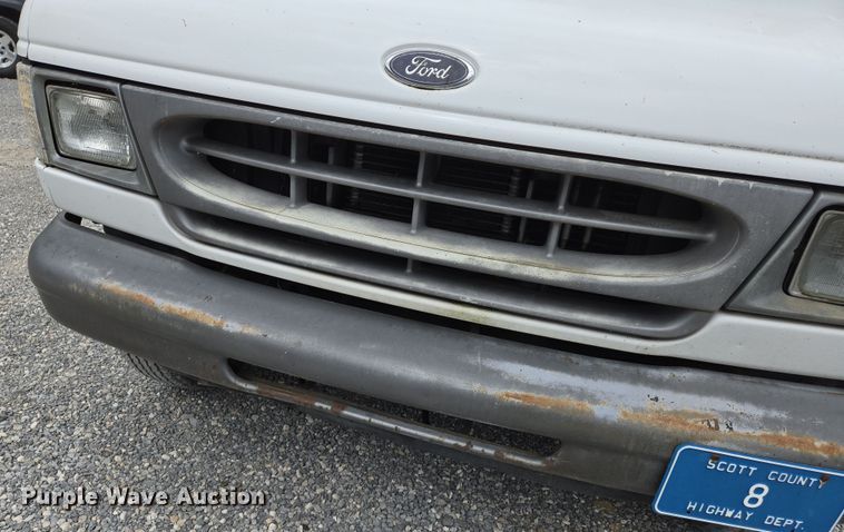 image for item DS5364 2000 Ford E350 Super Duty box truck