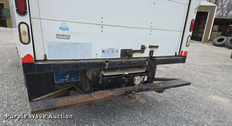 image for item DS5364 2000 Ford E350 Super Duty box truck