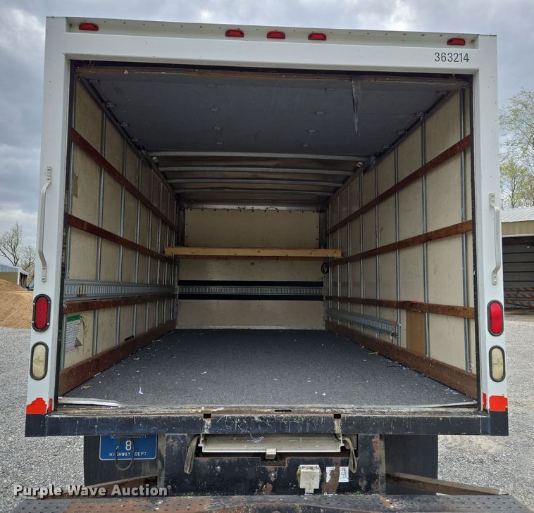 image for item DS5364 2000 Ford E350 Super Duty box truck