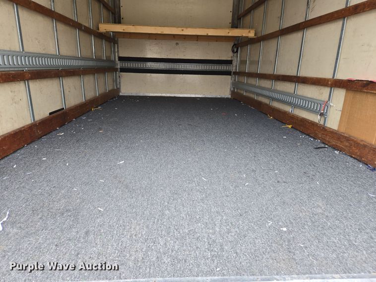 image for item DS5364 2000 Ford E350 Super Duty box truck