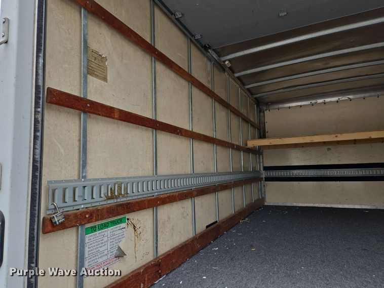 image for item DS5364 2000 Ford E350 Super Duty box truck