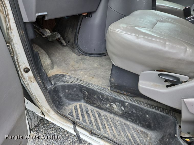 image for item DS5364 2000 Ford E350 Super Duty box truck