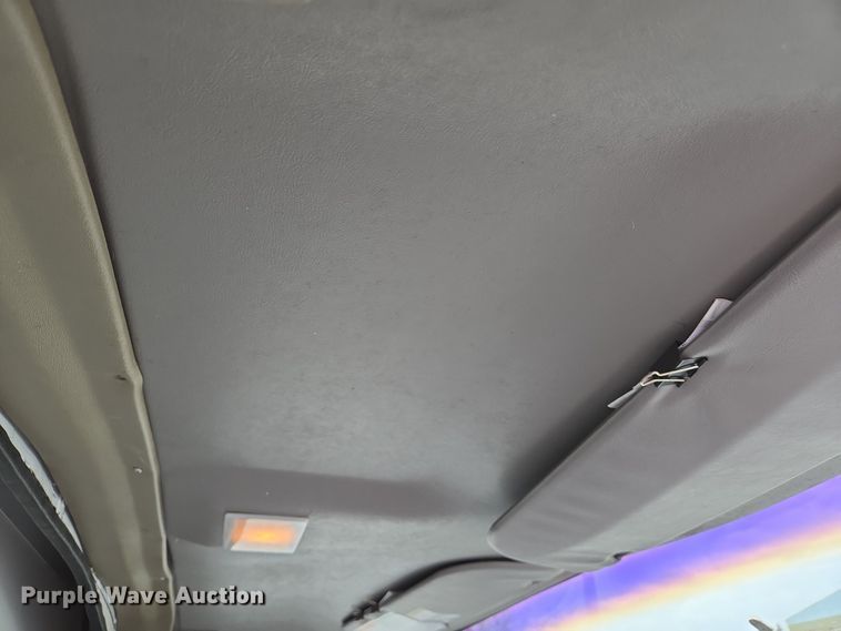 image for item DS5364 2000 Ford E350 Super Duty box truck