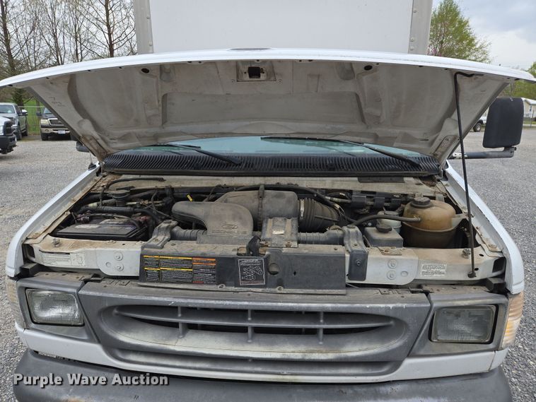 image for item DS5364 2000 Ford E350 Super Duty box truck