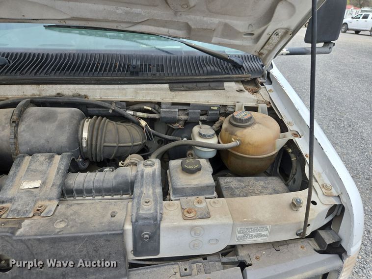 image for item DS5364 2000 Ford E350 Super Duty box truck