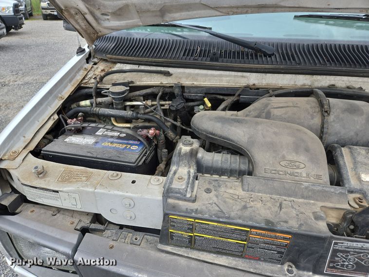 image for item DS5364 2000 Ford E350 Super Duty box truck