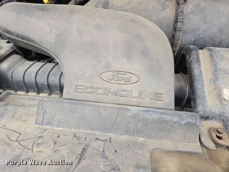 image for item DS5364 2000 Ford E350 Super Duty box truck