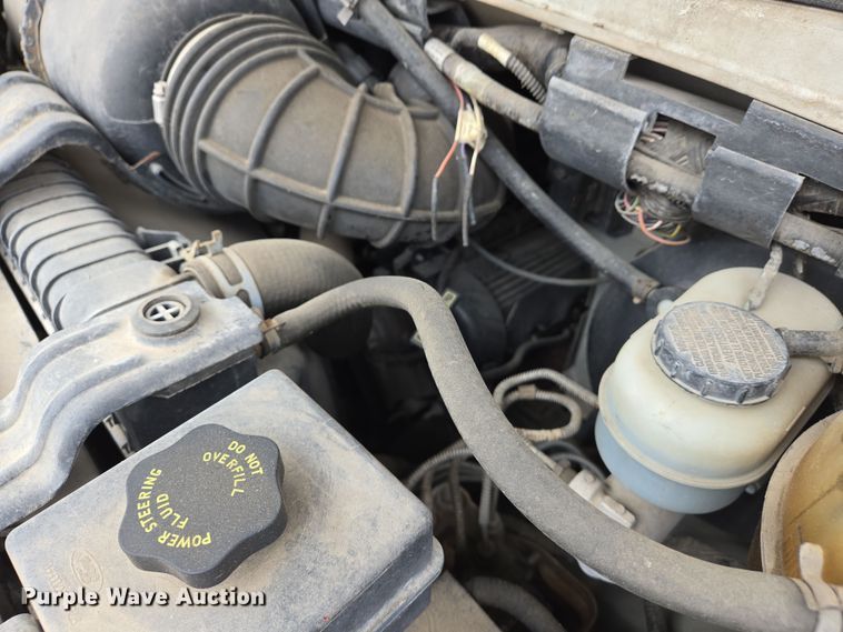 image for item DS5364 2000 Ford E350 Super Duty box truck