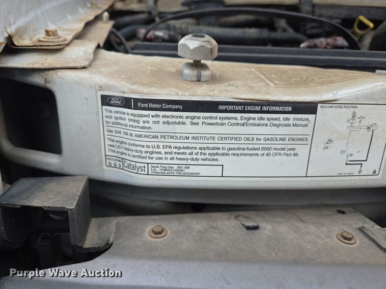 image for item DS5364 2000 Ford E350 Super Duty box truck