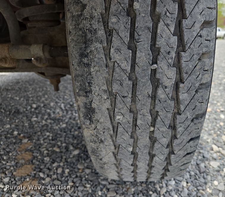 image for item DS5364 2000 Ford E350 Super Duty box truck