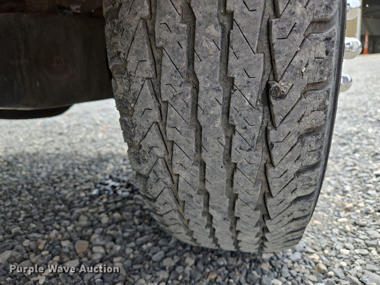 image for item DS5364 2000 Ford E350 Super Duty box truck